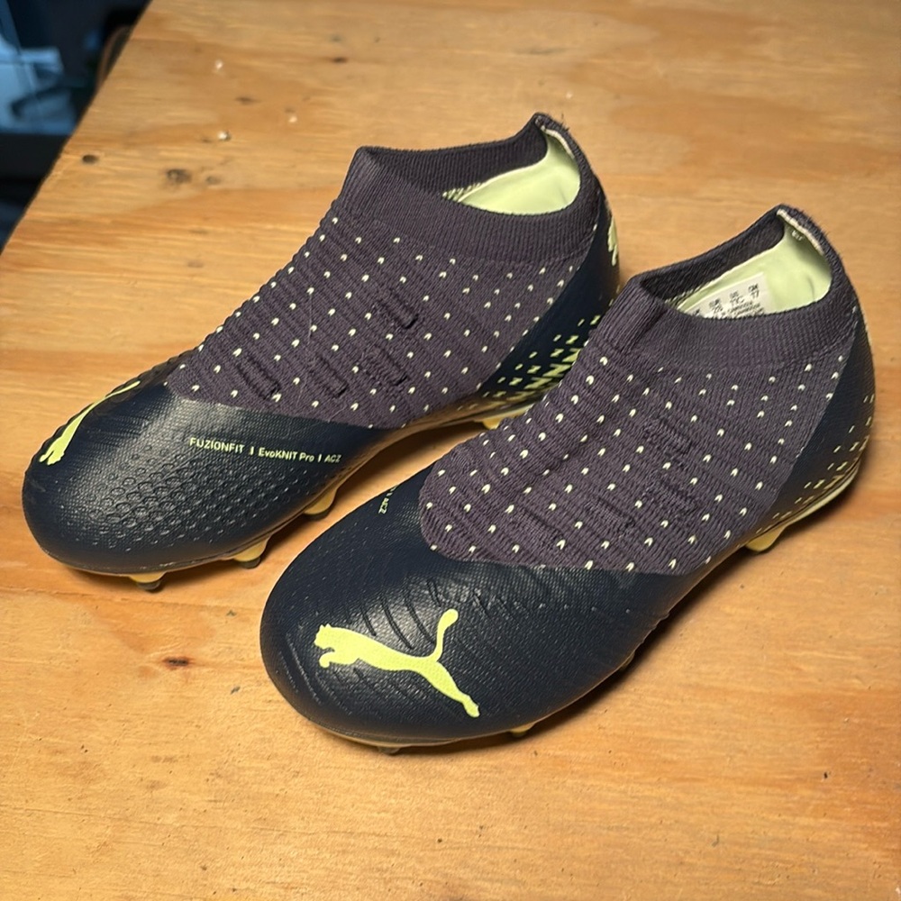 Puma fusion fit kids soccer cleats  US 11C